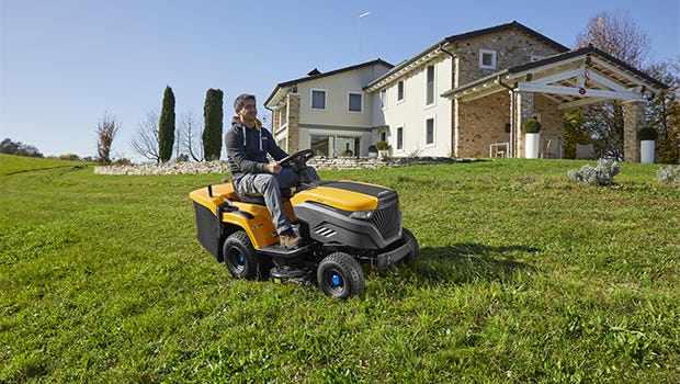 Battery garden tractors