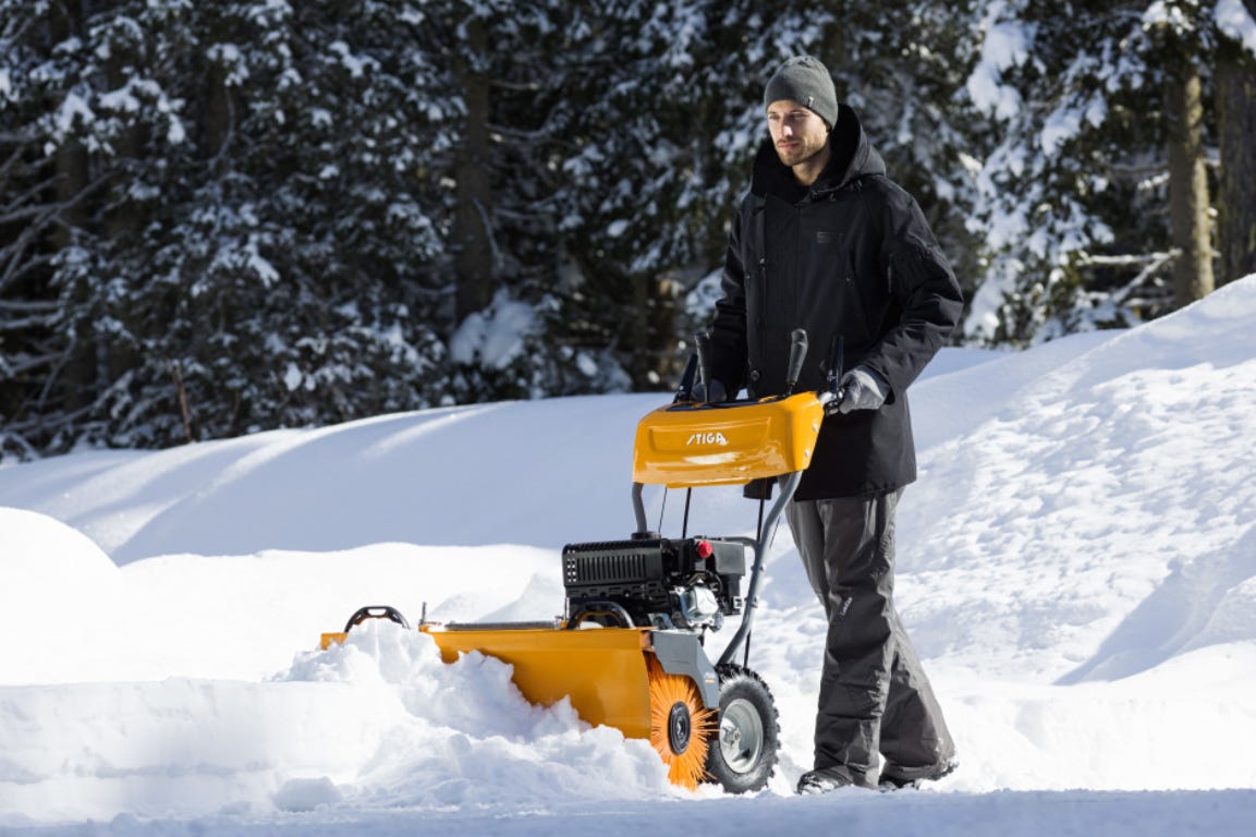 Man pushing a STIGA ST 4262 P snow thrower to clear from snow.