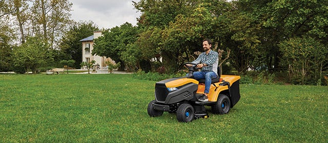 Akumulátorový zahradní traktor