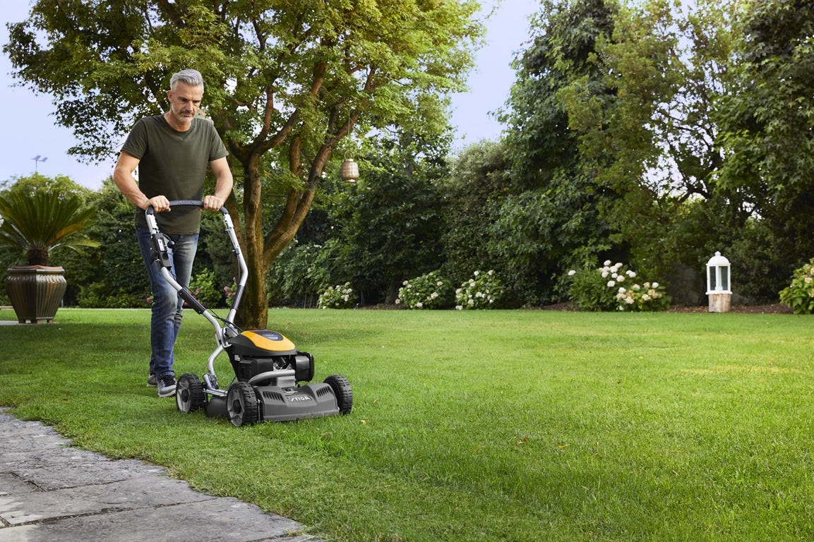 Mulching for beginners STIGA MULTICLIP PRO 50 SXH lawn mower