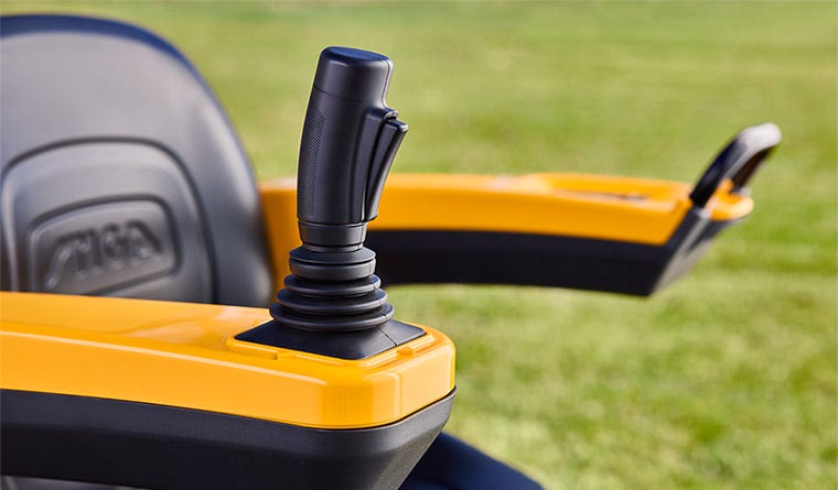 Focus op het detail van de joystick van de STIGA Gyro