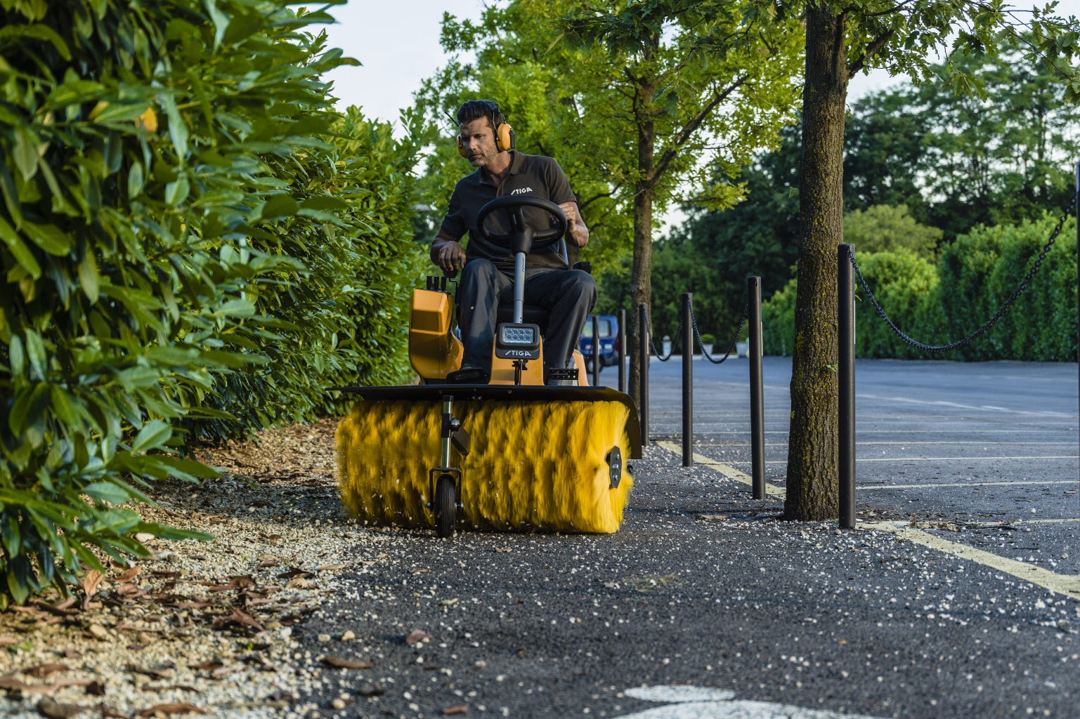 STIGA front mower with rotating front brush to clean garden and walkways from dead leaves